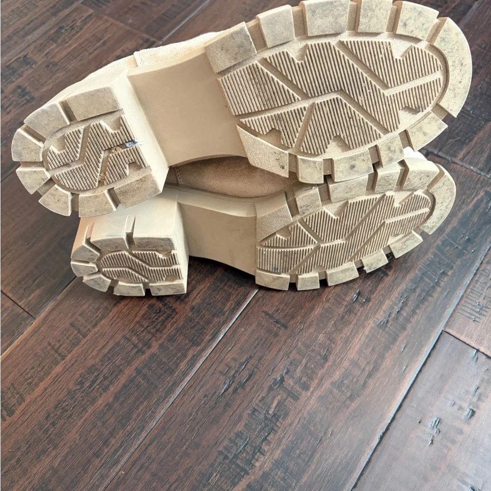 Madden girl tan chunky 90’s platform Tessa Chelsea boots